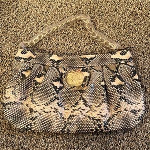 Apple bottom wristlet